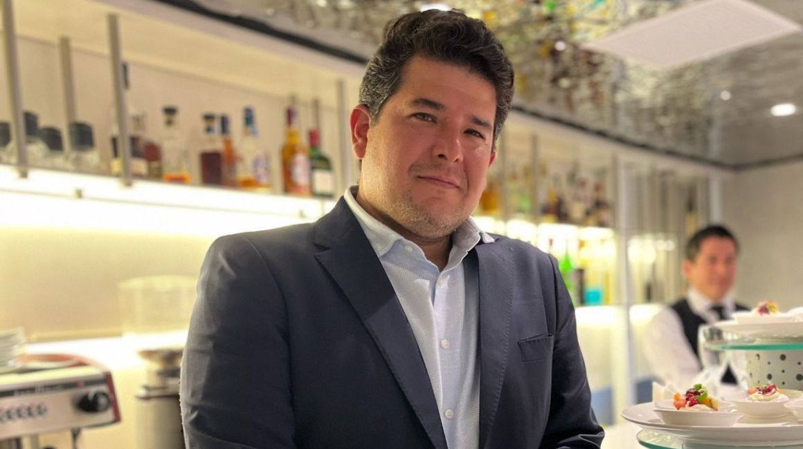 Alejandro Salazar, chef y gerente de alimentos y bebidas del Hotel Le Parc, que acoge al Neu Bistro.