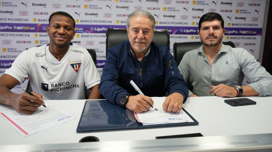 Michael Estrada firmó su contrato con Liga de Quito este 16 de febrero de 2024.