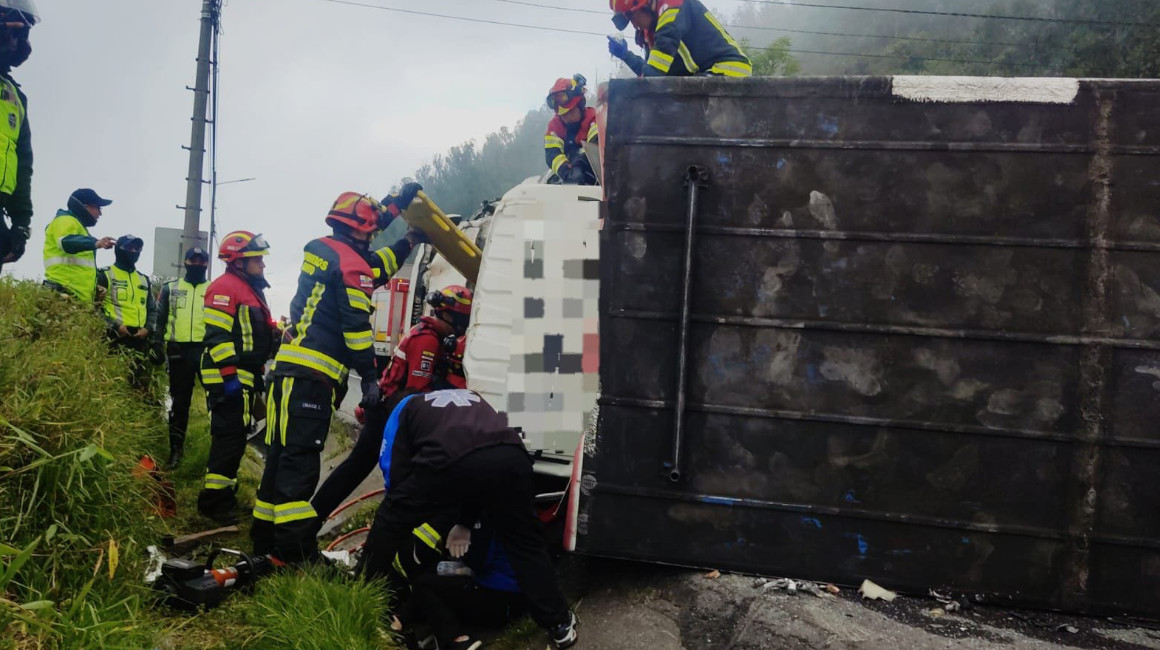 Nuevo accidente en Quito: dos personas mueren en la avenida Simón Bolívar