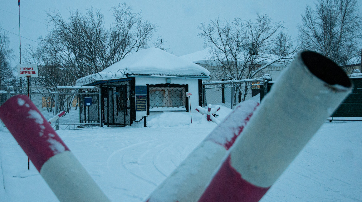 Esta fotografía tomada el 23 de enero de 2024 muestra la colonia penitenciaria IK-3 en la aldea de Kharp, ubicada sobre el Círculo Polar Ártico, a más de 1.900 kilómetros (1.200 millas) al noreste de Moscú, donde murió el líder de la oposición rusa Alexei Navalny.