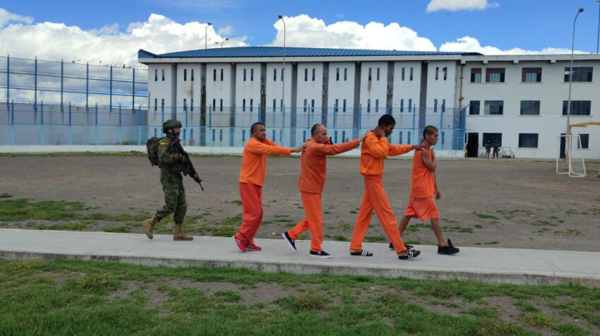 A group of prisoners walk under military guard, on February 22, 2024, at the CRS Cotopaxi.