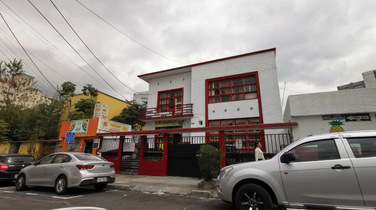 Construcción ubicada en el centro-norte de Quito, dónde debería operar Zoldan Corporeishon, pero funciona un comedor.