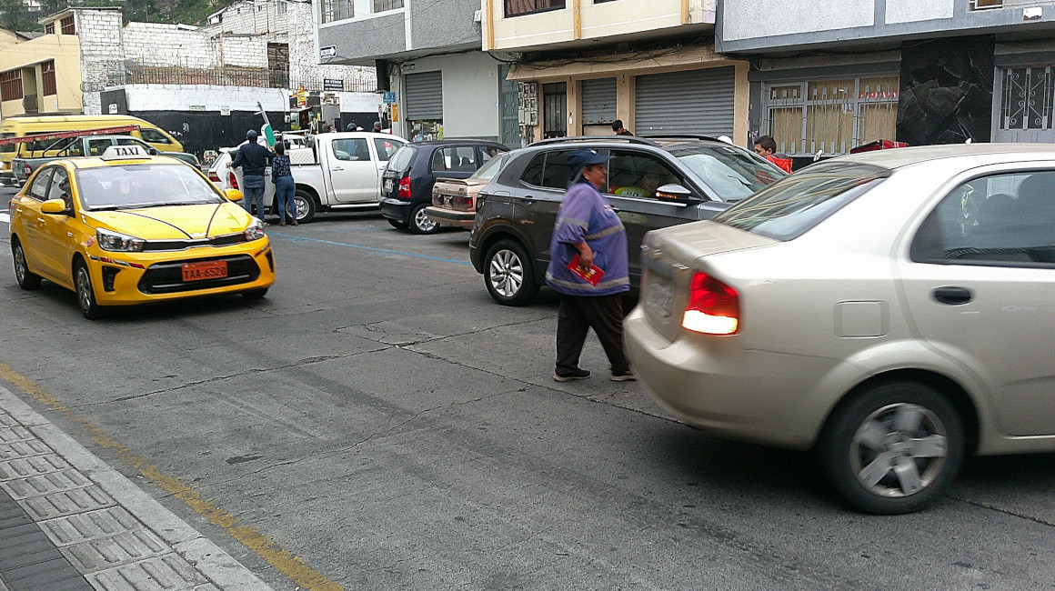 Flor Tocto aseguró que las personas adultas mayores, con discapacidad y hasta extranjeros han sido restados de las calles de Ambato. 
