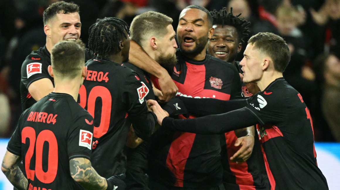 Los jugadores del Bayer Leverkusen celebran el 2-1 ante el Mainz 05, por la Bundesliga, este 23 de febrero de 2024.
