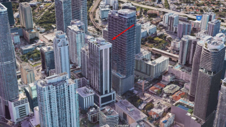 Un edificio en el sector de Brickell, en Miami, en donde tiene un departamento una de las integrantes de la red de Zoldan Corporeishon.