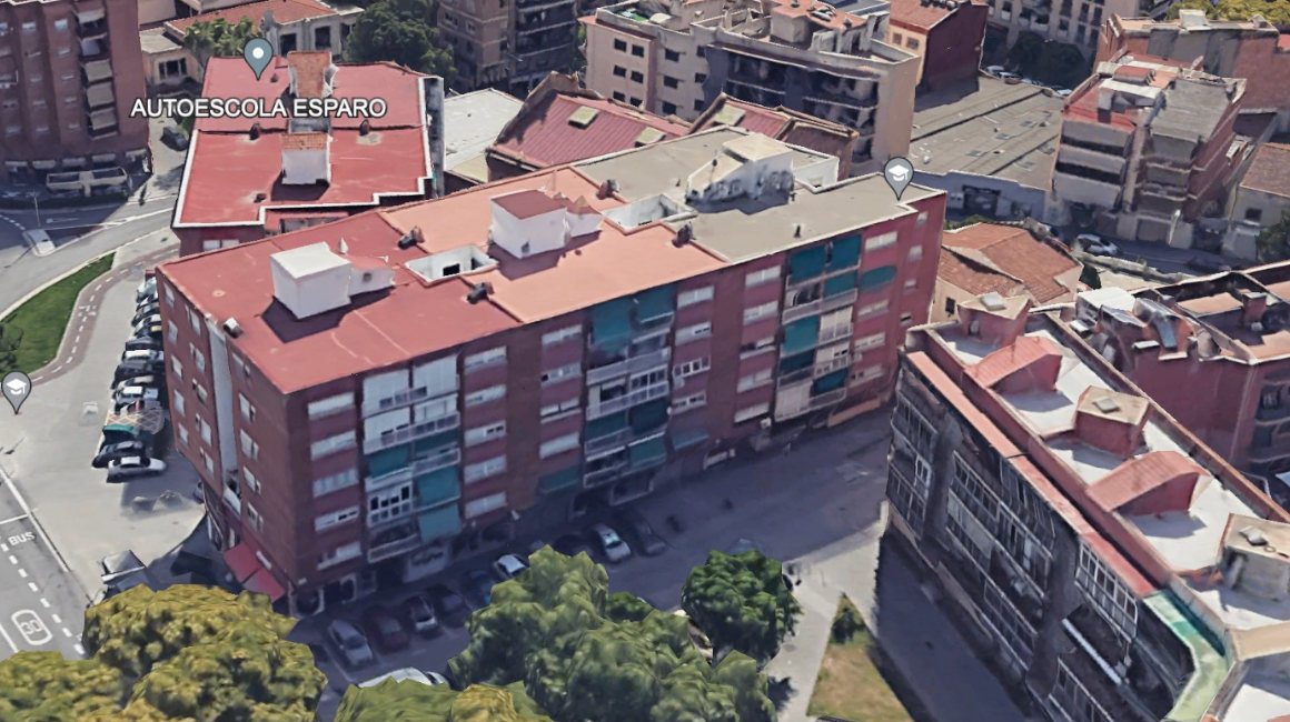 Un edificio en el sector de Sant Andreu de la Barca, en Barcelona, en donde funciona una empresa relacionada con la red de Zoldan Corporeishon.