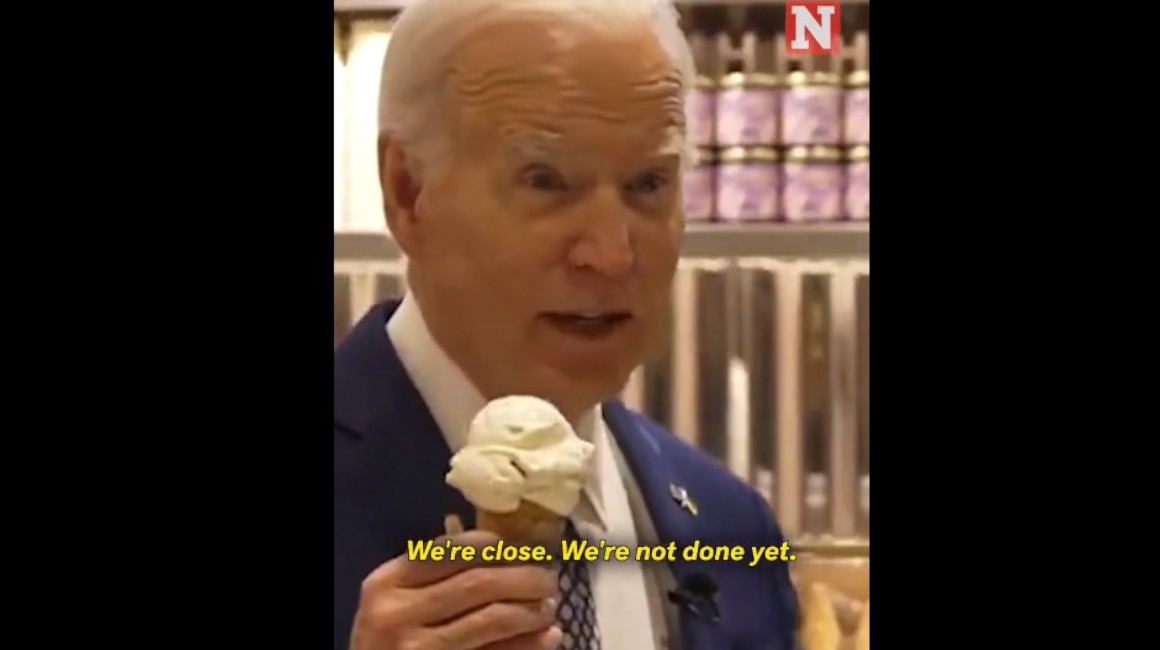 Biden habla de la guerra en Gaza mientras disfruta de un helado