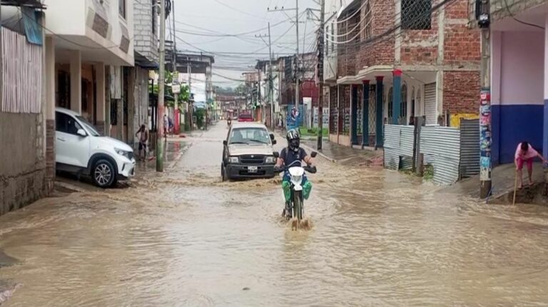 Lluvias en Manabí causan desbordamiento de ríos y daños en las vías