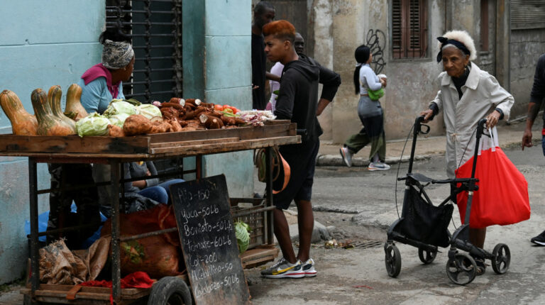 Crisis en Cuba: gobierno ordena 'paquetazo' económico y pide alimentos a la ONU