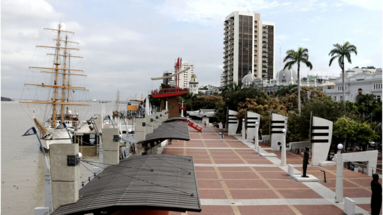 Imagen referencial del Malecón 2000, en el centro de Guayaquil, el 22 de julio de 2022.