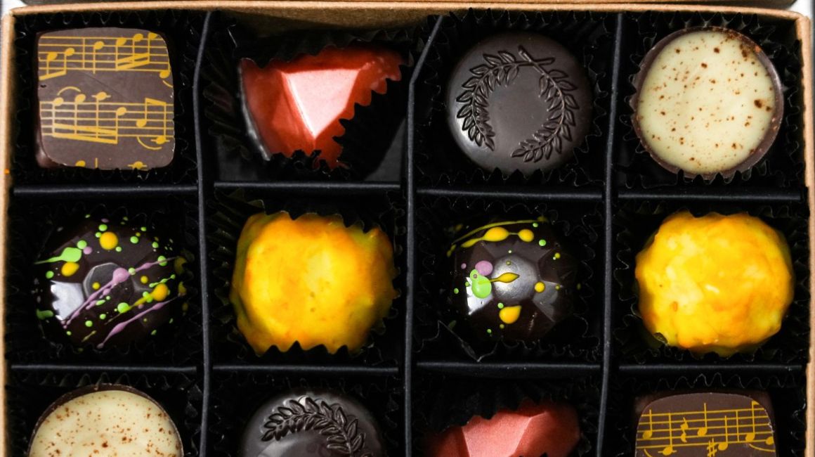 Esta caja de chocolates es parte de los regalos que reciben los nominados a los premios Oscar 2024.