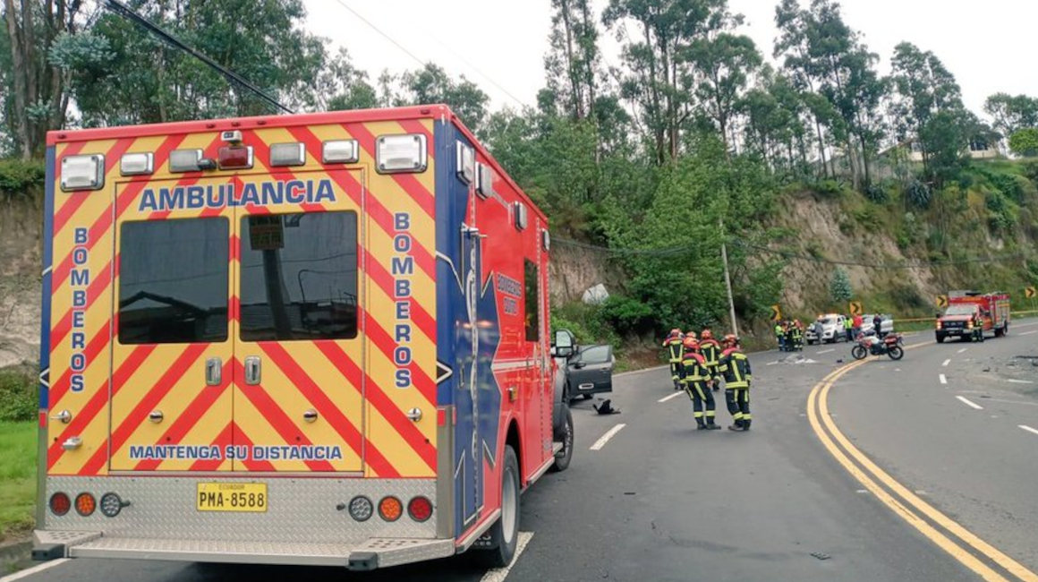Equipos de emergencia del Cuerpo de Bomberos de Quito atendieron una emergencia en la av. Interoceánica, el 2 de marzo de 2024.