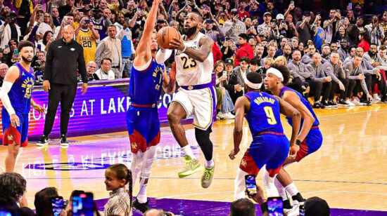 LeBron James, durante el partido de los Lakers ante los Nuggets, el 3 de marzo de 2024.