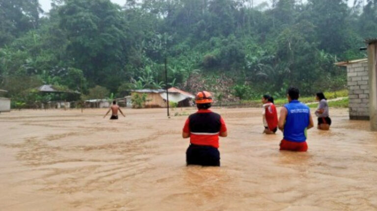 El Niño: fuertes lluvias provocan inundaciones y emergencias en Chunchi y Cumandá