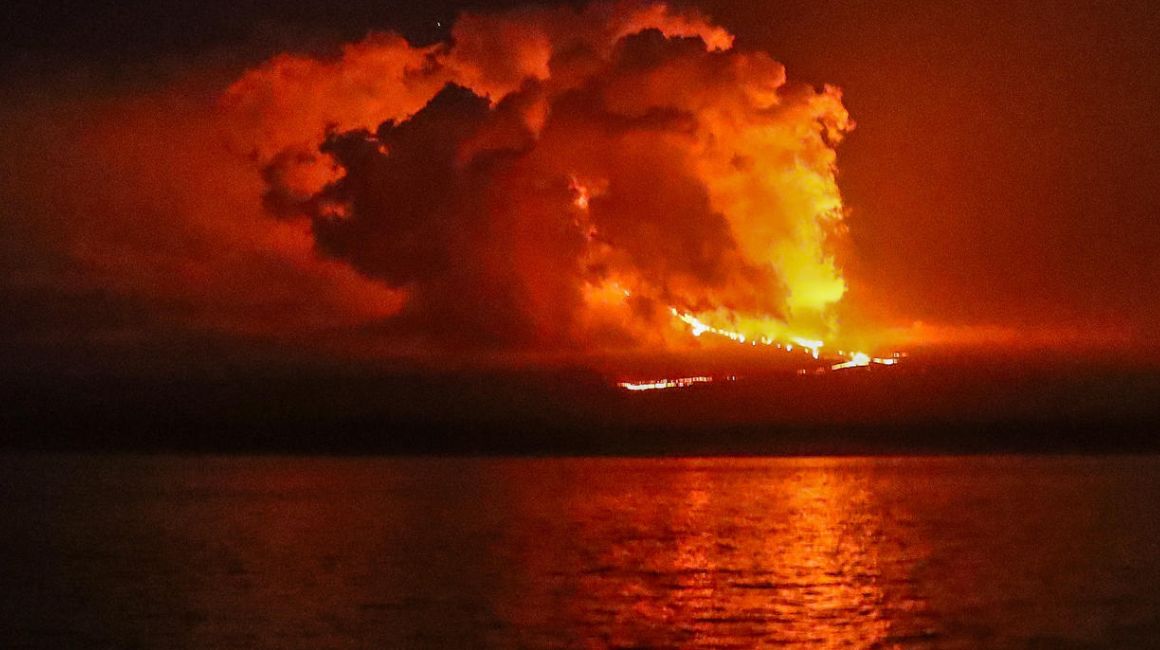 Erupción del volcán La Cumbre este lunes 4 de marzo de 2024, en la isla Fernandina, en las Islas Galápagos 