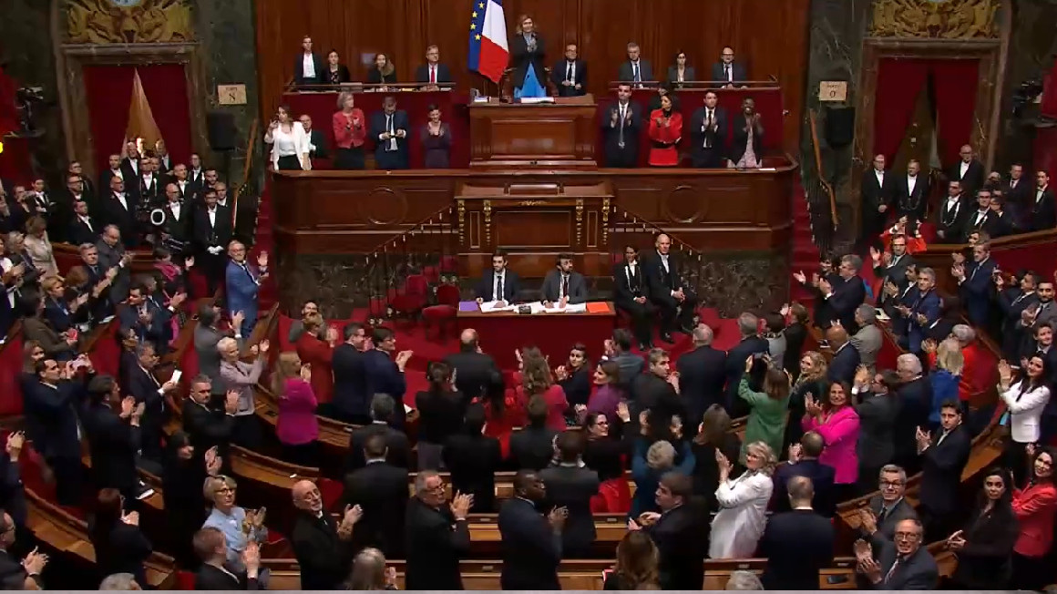 Diputados de Francia en sesión extraordinaria sobre el aborto el 4 de marzo de 2024.