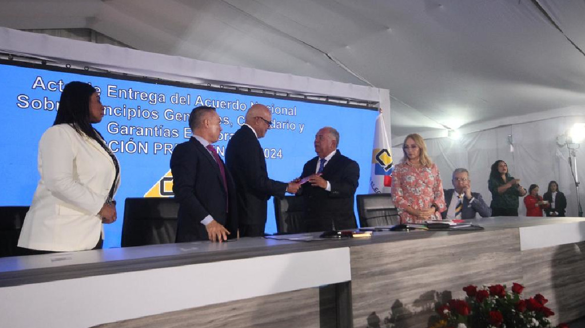 El presidente del CNE, Elvis Amoroso, y el titular de la Asamblea de Venezuela, Jorge Rodríguez, en un evento el 1 de marzo de 2024.