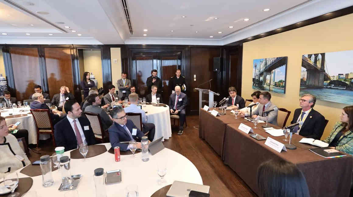 El presidente Daniel Noboa y el ministro de Finanzas, Juan Carlos Vega se reunieron con inversionistas en Nueva York, 1 de marzo de 2024.