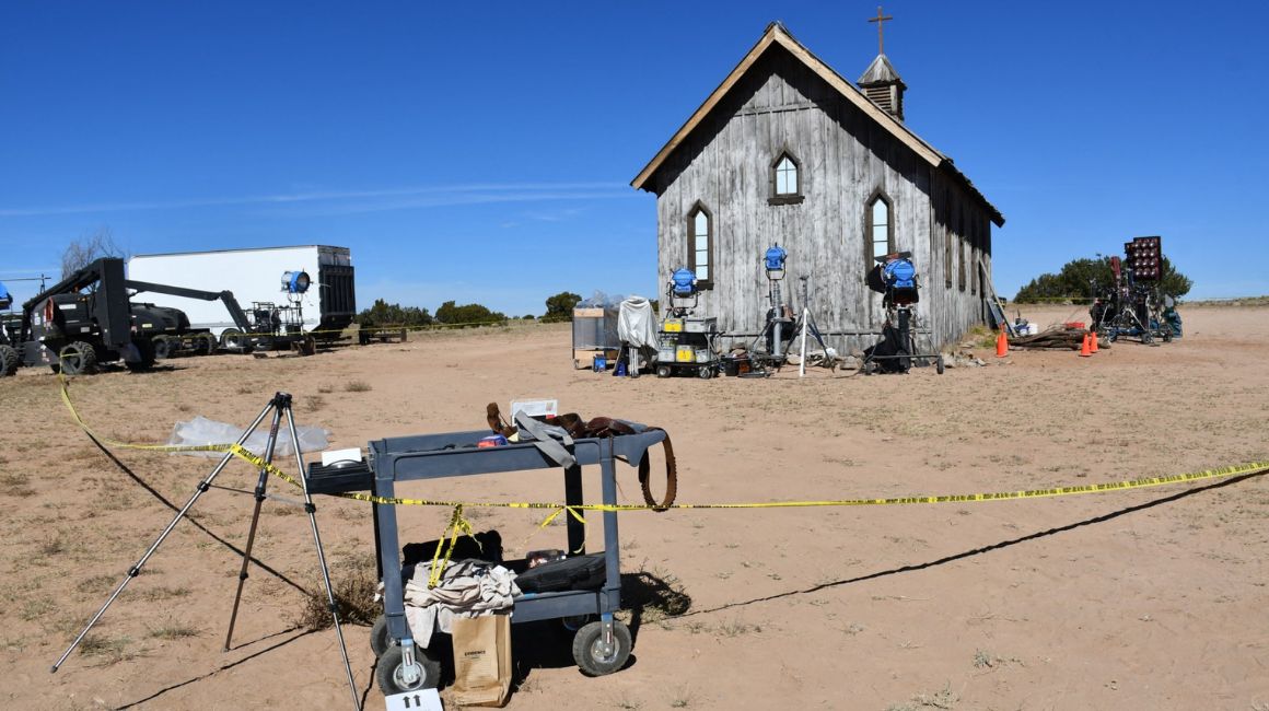 Set donde ocurrió la escena del tiroteo en Bonanza Creek Ranch en Santa Fe, Nuevo México, que causó la muerte de la directora de fotografía Halyna Hutchins.