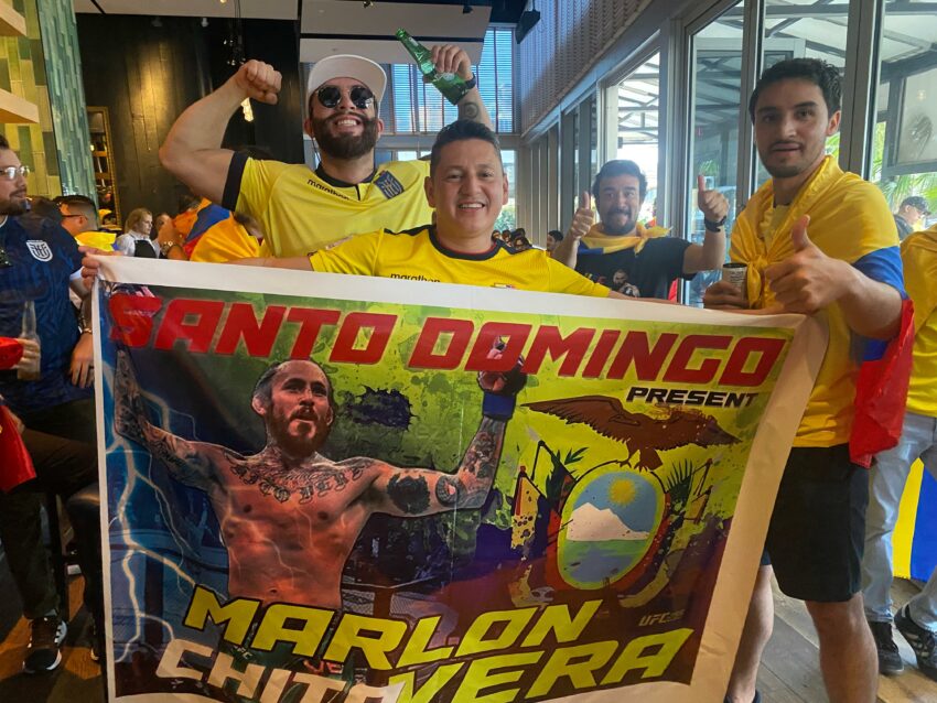Aficionados llegaron desde Santo Domingo a Miami para apoyar a 'Chito' Vera.