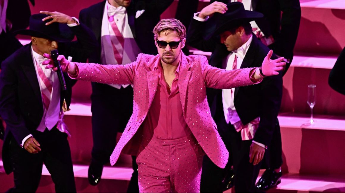 Ryan Gosling en su performance de la canción "I'm Just Ken", de la película 'Barbie', en la gala del Oscar 2024. No es el mejor pagado del 2023, pero sí está en el Top 10.