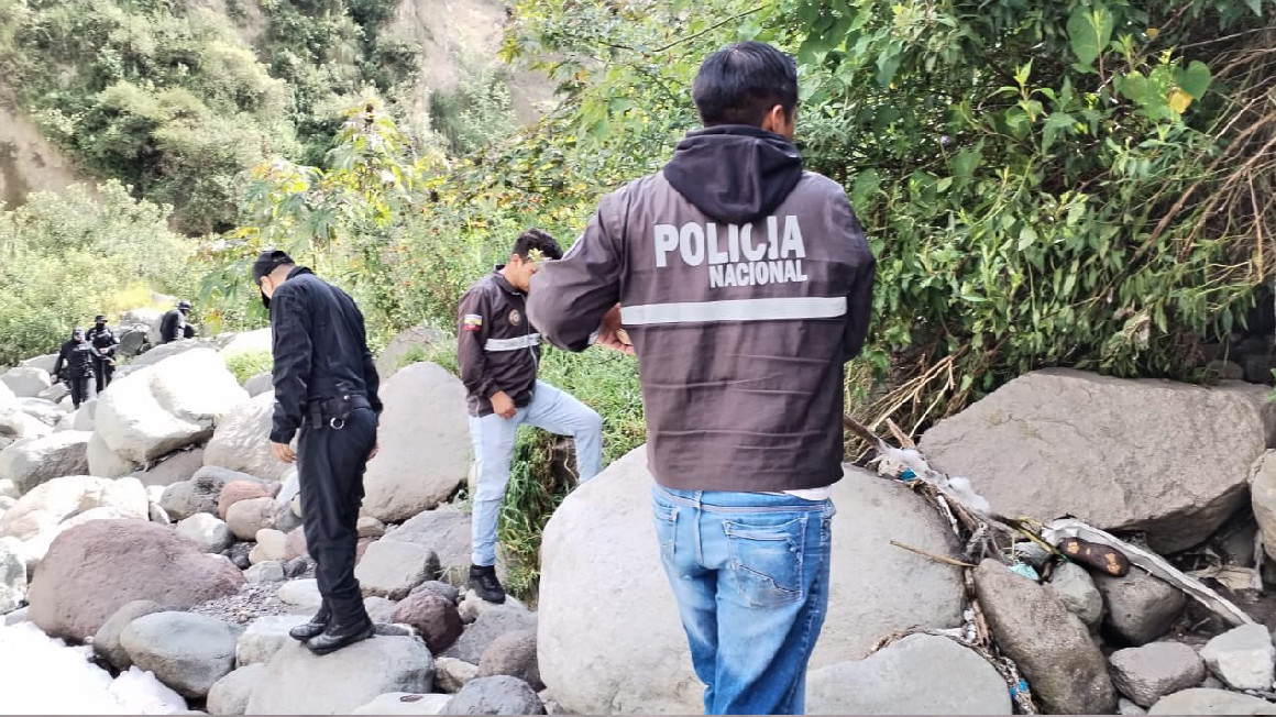 Policías encontraron los restos de Hernán Mendoza en el río Guayllabamba el 28 de febrero de 2024.