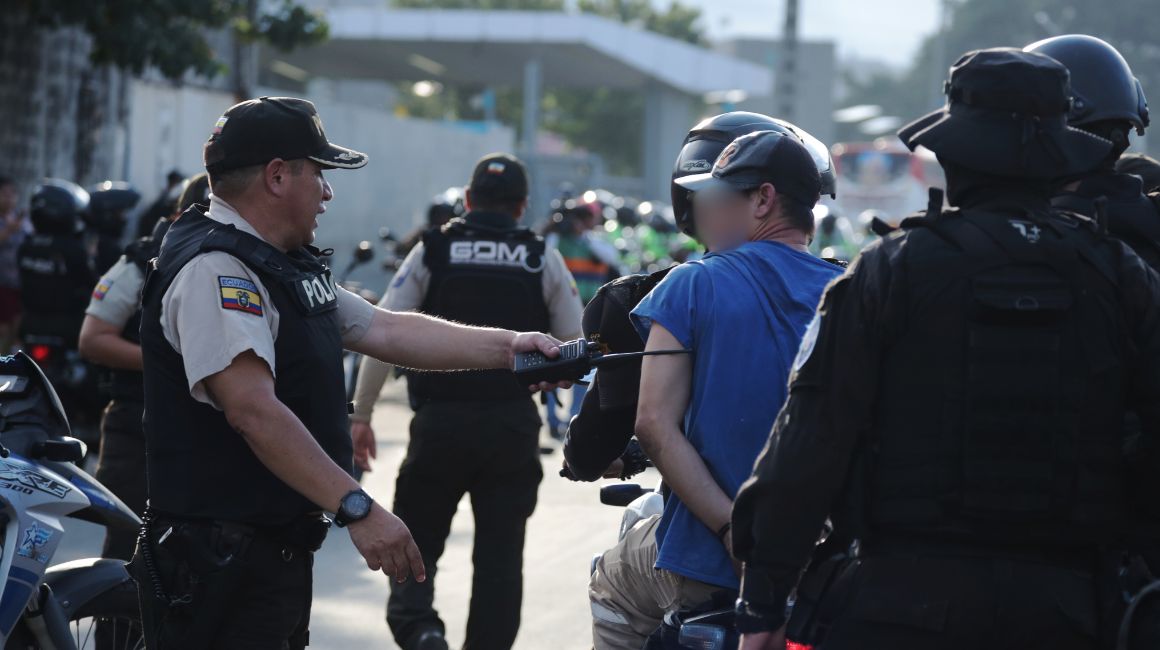 Imagen referencial. Policías en un operativo en Pascuales, Guayaquil, el 8 de febrero del 2024.