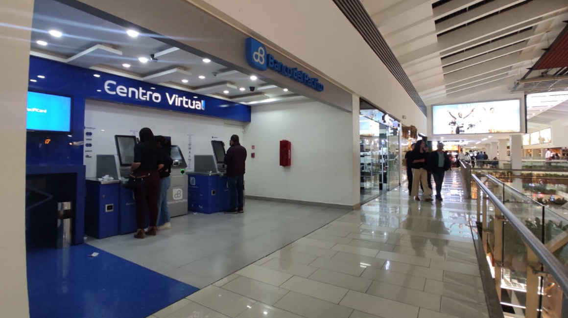 Imagen referencial de una agencia bancaria en el norte de Quito.