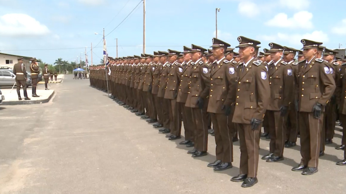 El 13 de marzo de 2024, 141 policías se graduaron en El Aromo y 142 en ‘La Esperanza’, Manabí.