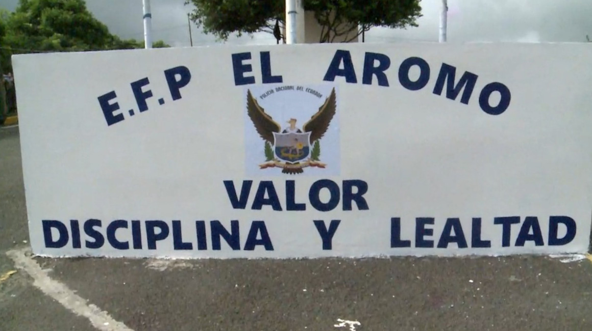 Ingreso a la escuela de formación policial El Aromo, en Manabí. 