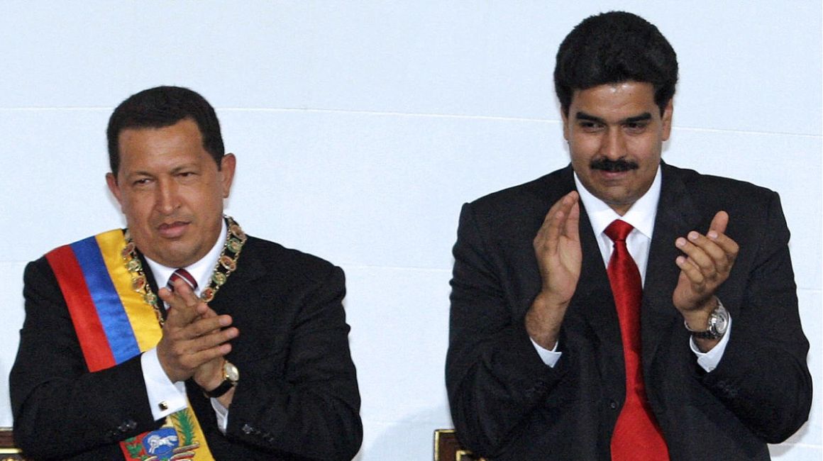 Fotografía del 5 de julio de 2006: Hugo Chávez, entonces presidente de Venezuela, y Nicolás Maduro como ministro.