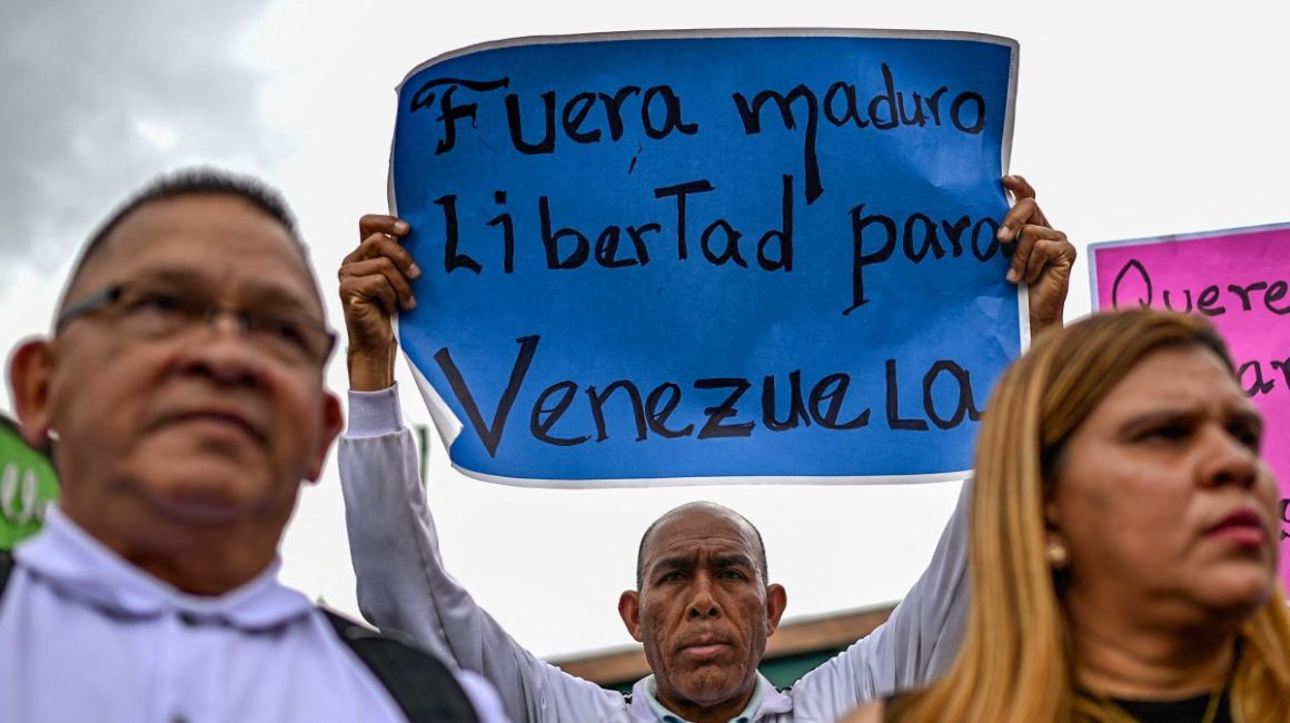 El 4 de febrero del 2024, venezolanos en Bogotá protestaron en contra de NIcolás Maduro.