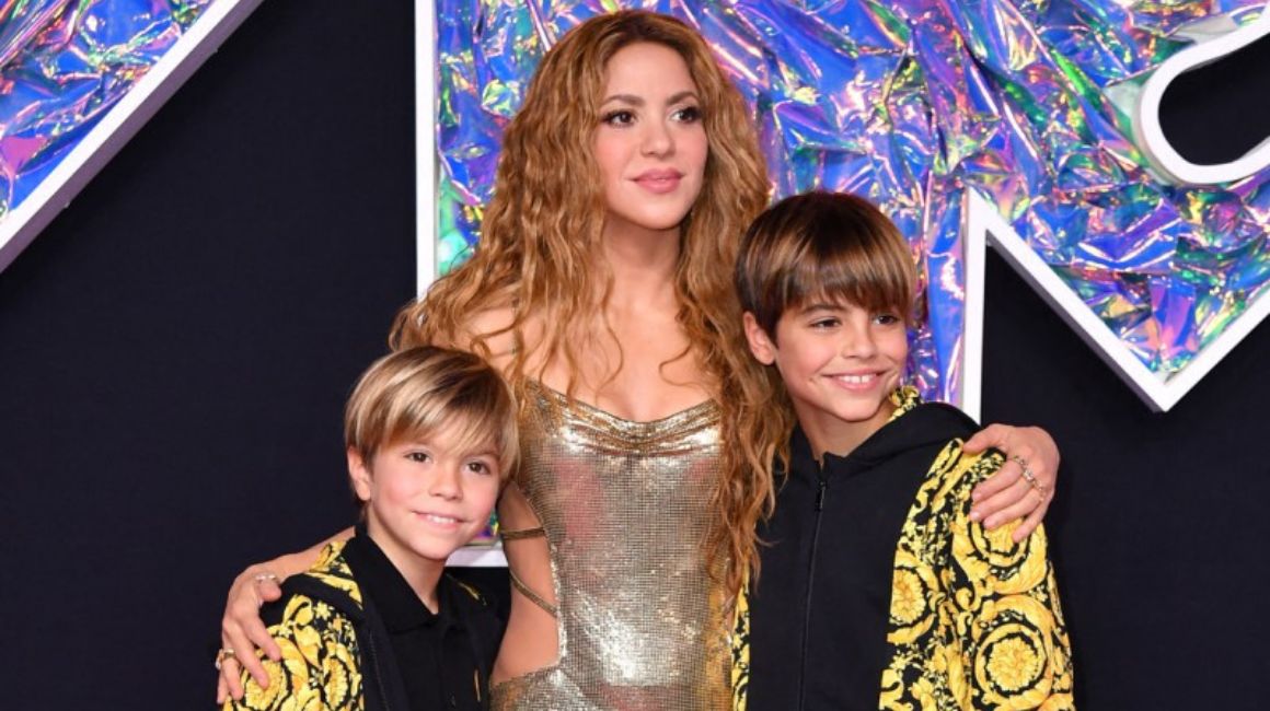Shakira junto a sus hijos, Shasha (izq) y Milan. 