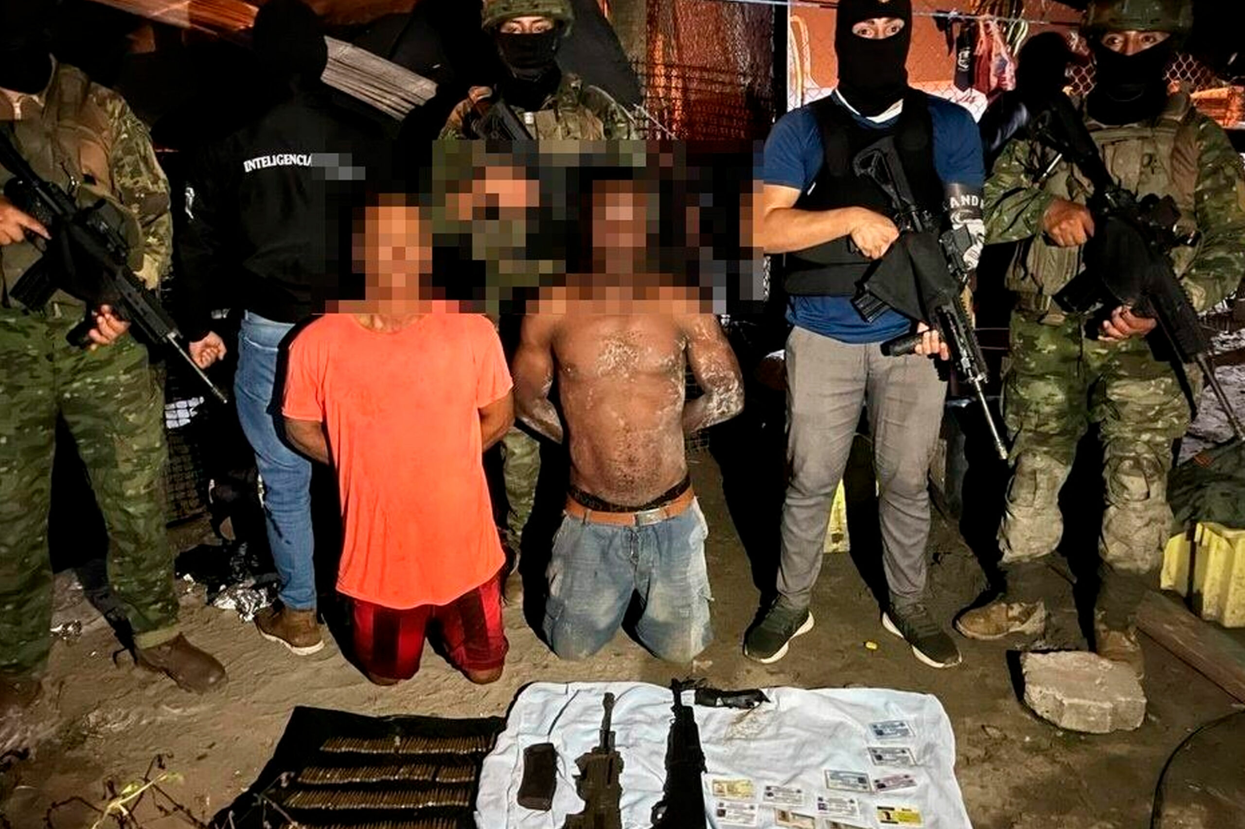 Carlos A., alias “Chino”, y Jhon Q., alias “Wicho” fueron detenidos en un operativo militar en Esmeraldas