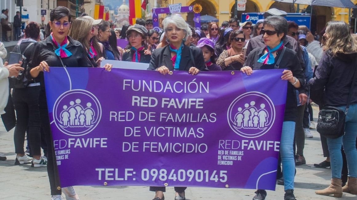 Sonia Salamea, madre de Cristina Palacio, en una marcha para exigir justicia por el femicidio, el 12 de abril de 2023.