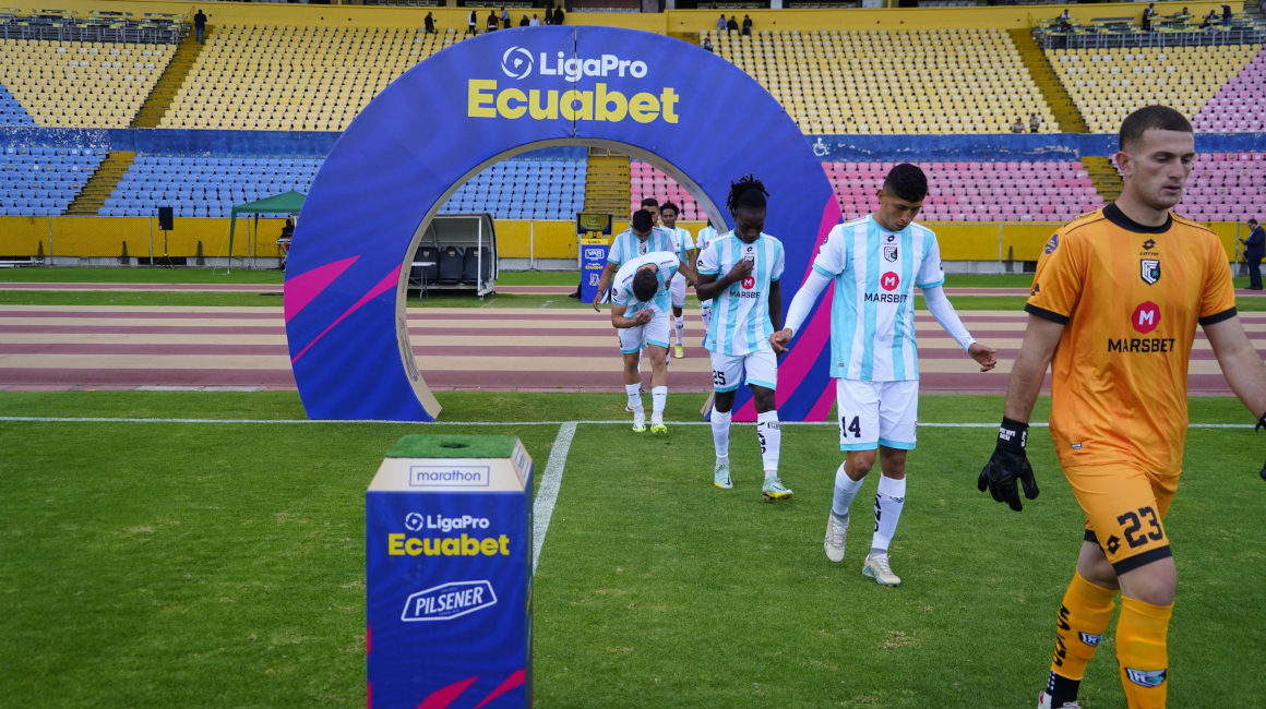 Jugadores de Cumbayá, durante el partido de LigaPro ante Mushuc Runa, el 19 de marzo de 2024.