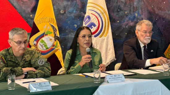 Diana Atamaint, presidenta del CNE, juntoa Enrique Pita, vicepresidente del CNE, durante una rueda de prensa ofrecida el 21 de marzo de 2024.
