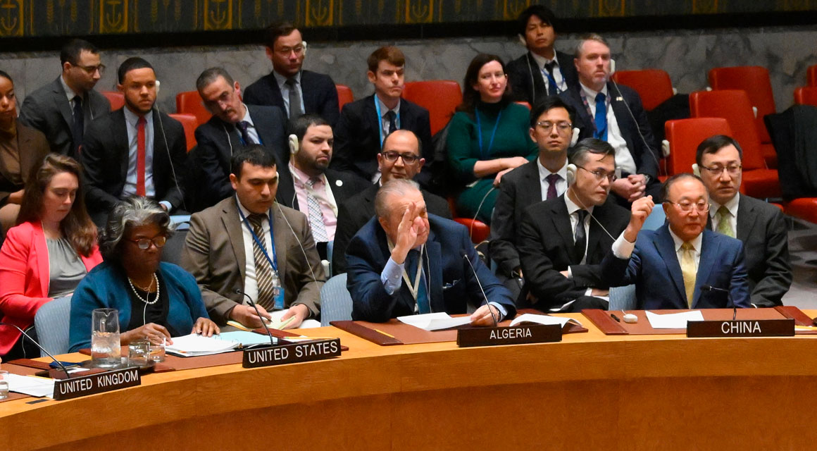 El Consejo de Seguridad de la ONU vota una moción para un alto el fuego en Gaza en la sede de la ONU en Nueva York.