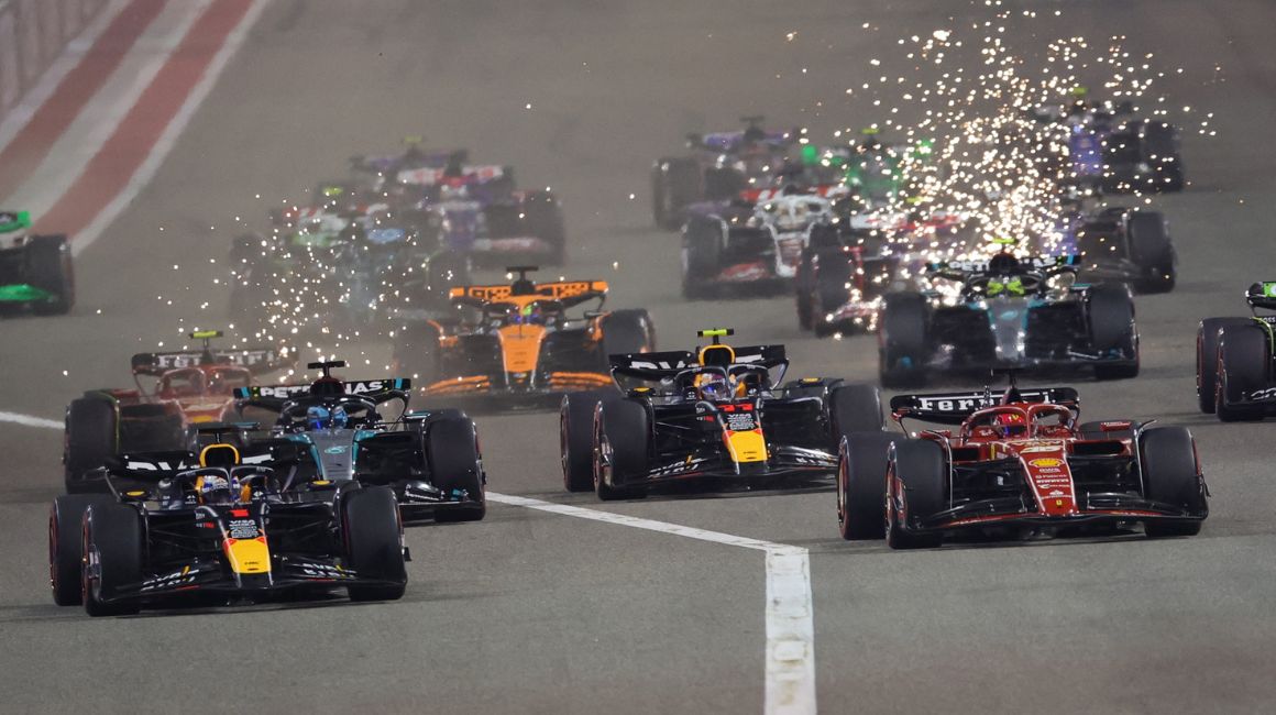 Pilotos de F1 compiten al inicio del Gran Premio de Bahréin el 2 de marzo de 2024.