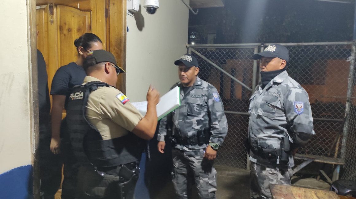 Grupo de control realizando verificaciones en la cárcel de Jipijapa, al sur de Manabí.