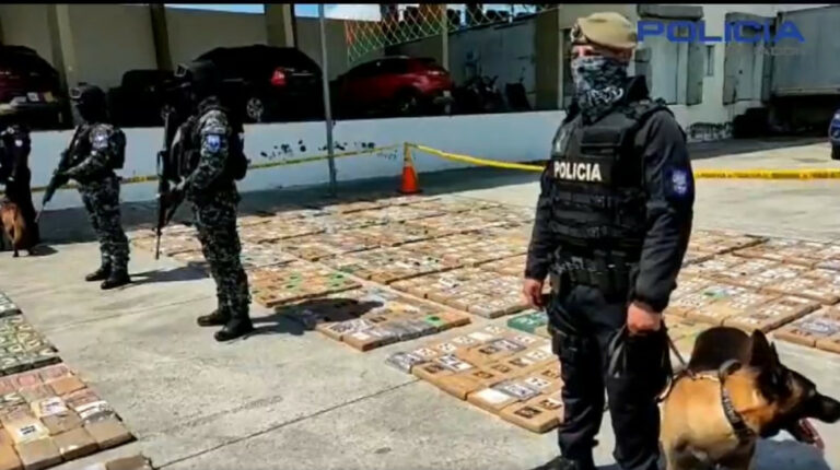 ¿Cuál es la relación de Gambia con el narcotráfico en Ecuador?