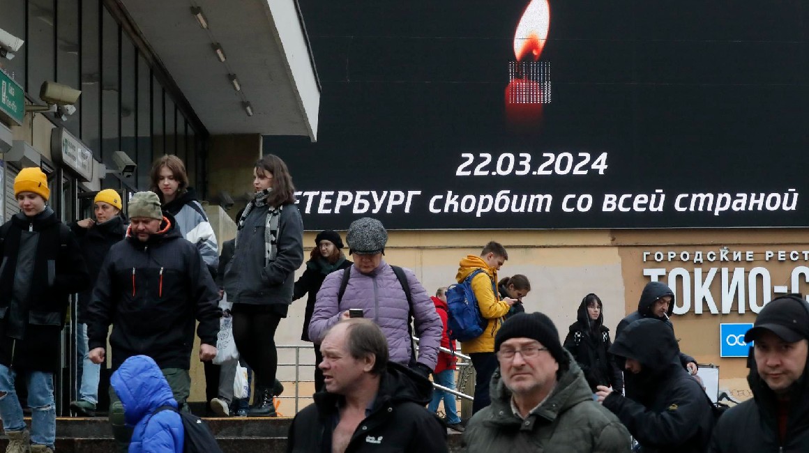 Señales de luto por el ataque terrorista se exhiben en San Petersburgo (foto) y Rusia. 