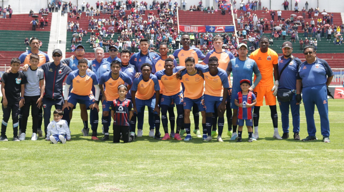 Parte de la plantilla del Deportivo Quito, tras un duelo amistoso frente a Macará, el pasado 25 de febrero de 2024.