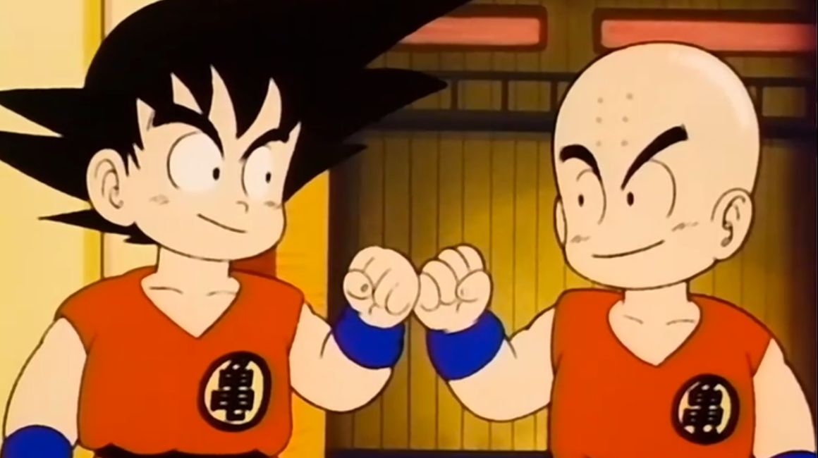 Goku (izq) y Krilin, en una de las escenas de la aclamada serie 'Dragon Ball Z'. El actor de doblaje que hace la voz de Krilin está invitado a la convención Budokan Quito 2024.