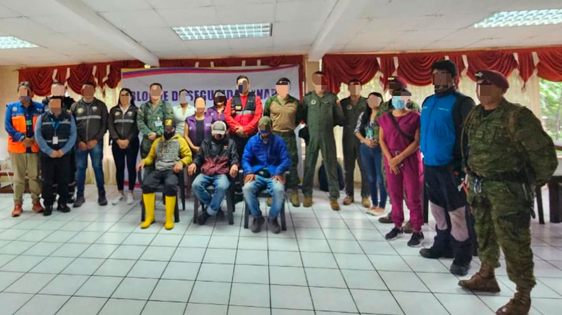 Varias instituciones de emergencia de Ecuador participaron en el rescate de tres ciudadanos extraviados en el Parque Nacional Cotopaxi.