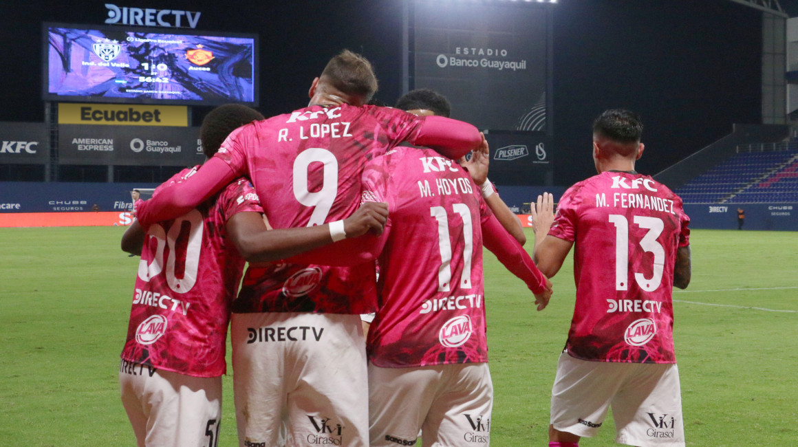 Jugadores de Independiente del Valle celebrando su gol ante Aucas, 24 de marzo de 2024.