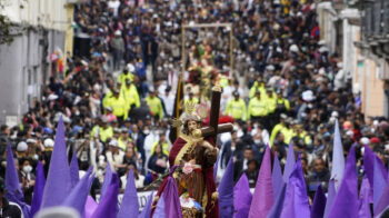 Imagen de la procesión Jesús del Gran Poder, en Quito, el 7 de abril de 2023.