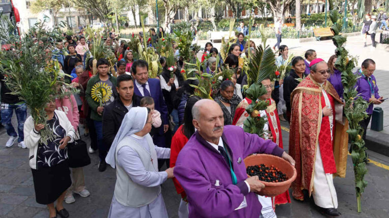 Imagen referencial de una procesión en el Domingo de Ramos en Cuenca, el 24 de marzo de 2024.