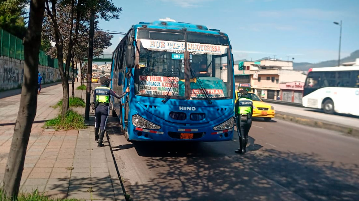 Con este recurso, los transportistas buscan no pasar la revisión vehicular en Quito