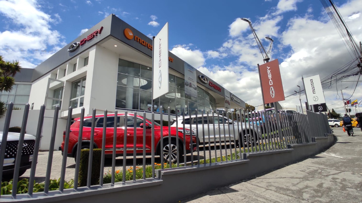 Imagen referencial de un concesionario de carros en el norte de Quito, marzo de 2024.